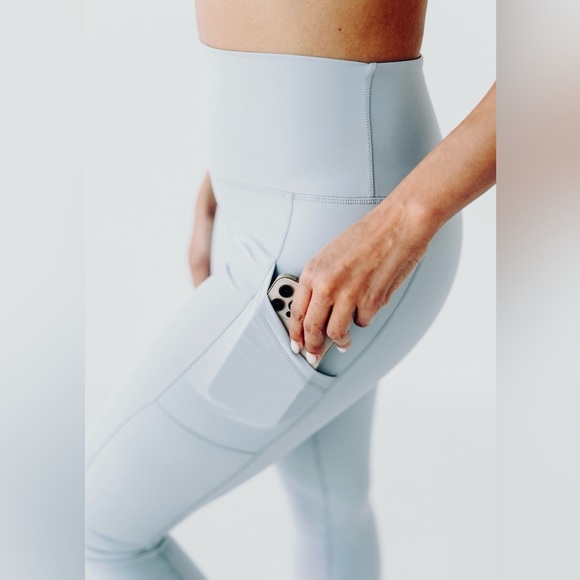 SWISS BRAND High-Waisted Light Blue Leggings with Pocket - Picture 1 of 9